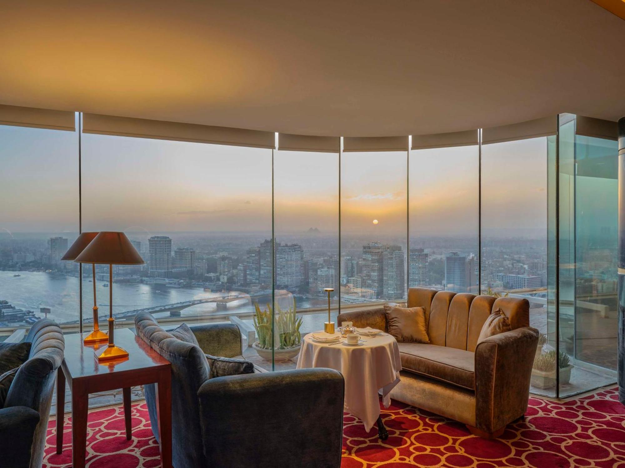 ホテル グランド ナイル タワー カイロ エクステリア 写真 The 360° Lounge