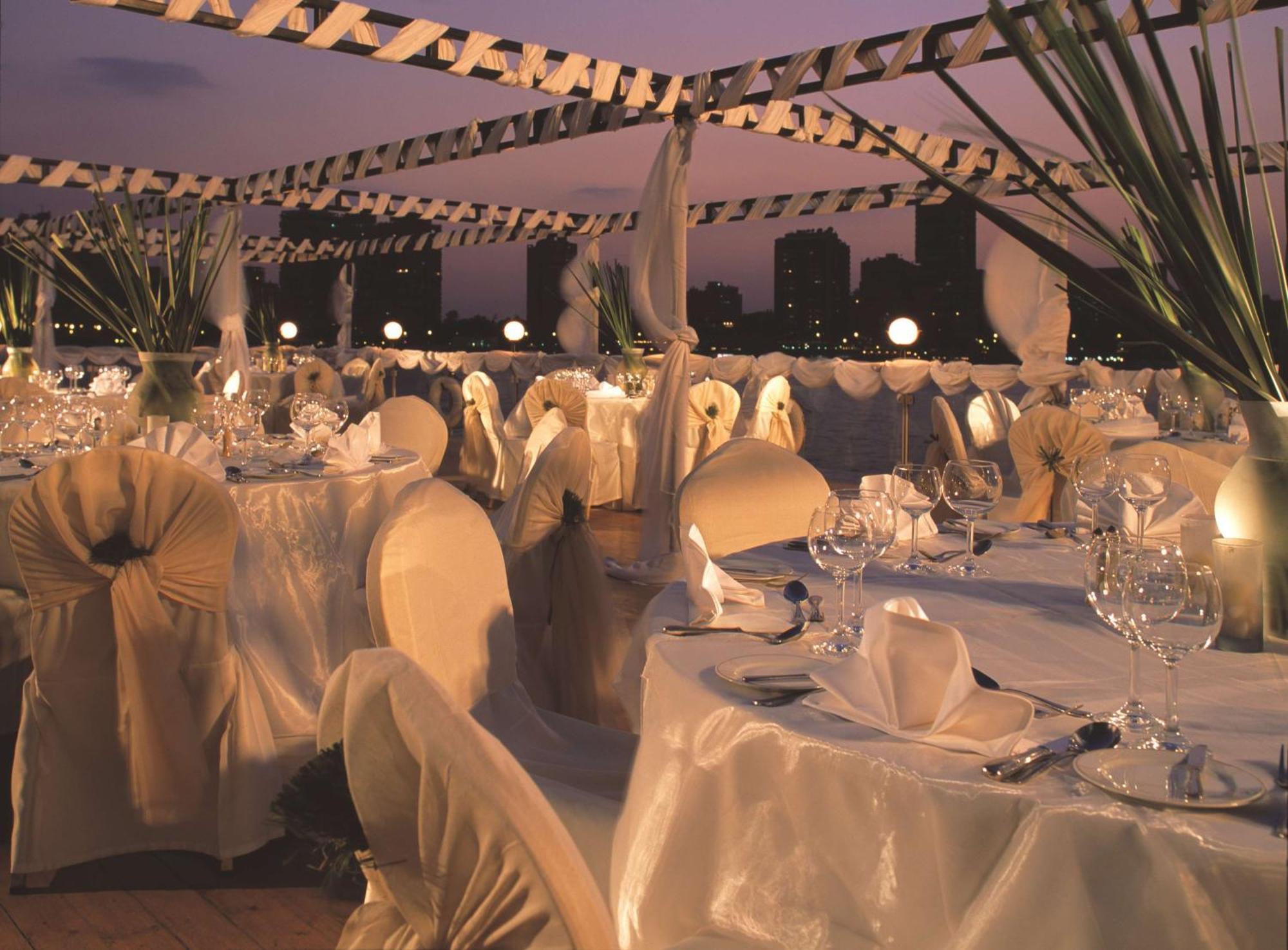 ホテル グランド ナイル タワー カイロ エクステリア 写真 The Terrace at the InterContinental