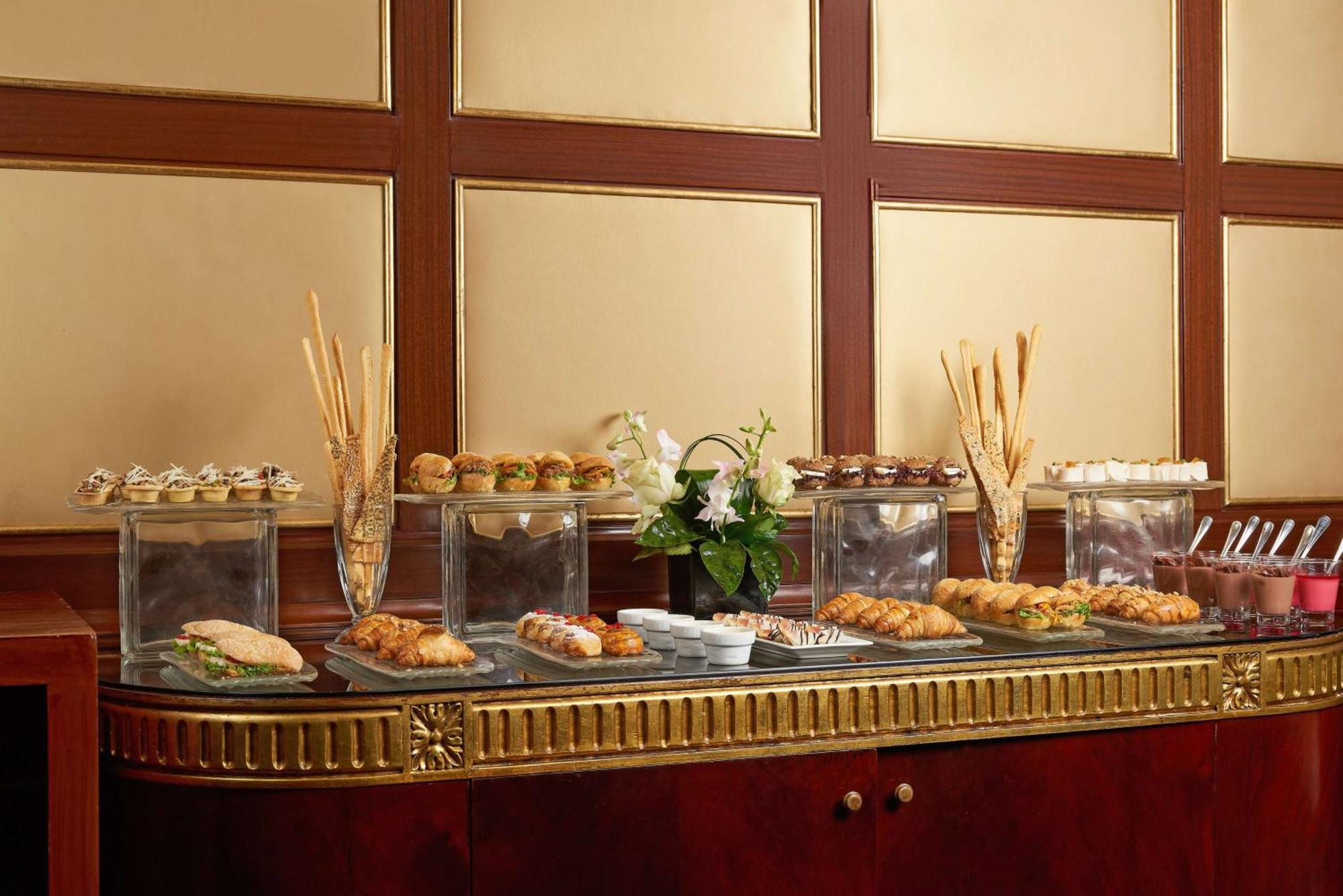 ホテル グランド ナイル タワー カイロ エクステリア 写真 A buffet