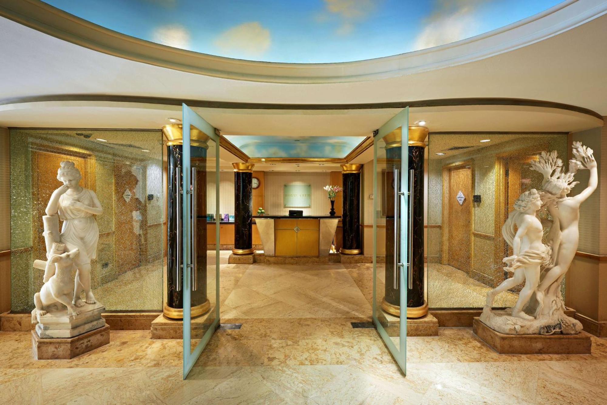 ホテル グランド ナイル タワー カイロ エクステリア 写真 Entrance to the spa