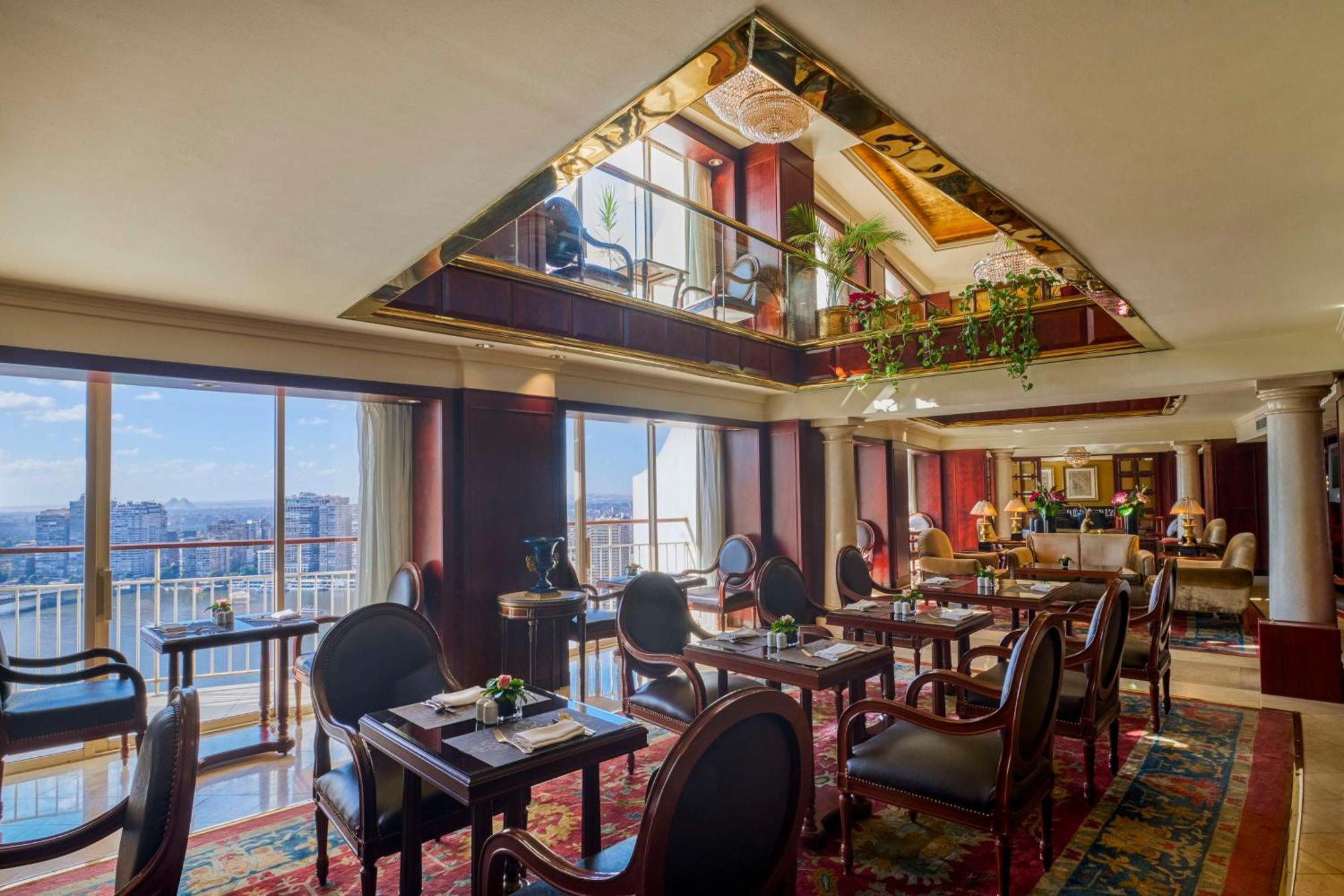 ホテル グランド ナイル タワー カイロ エクステリア 写真 The Club Lounge at the Conrad Hilton Cairo