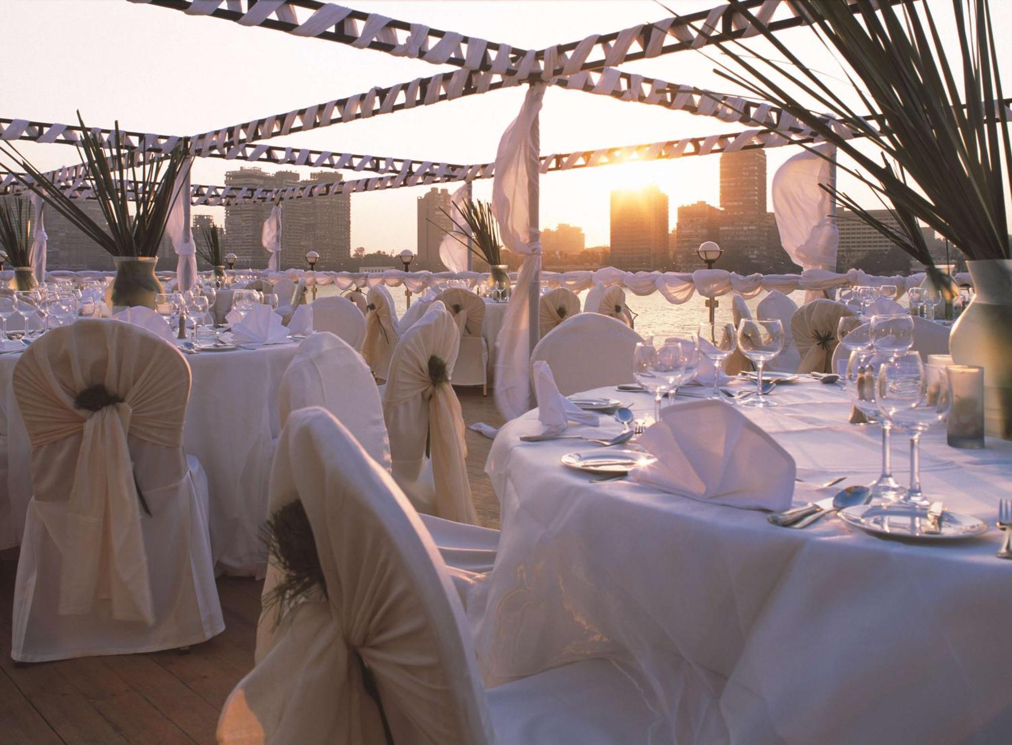 ホテル グランド ナイル タワー カイロ エクステリア 写真 The Terrace
