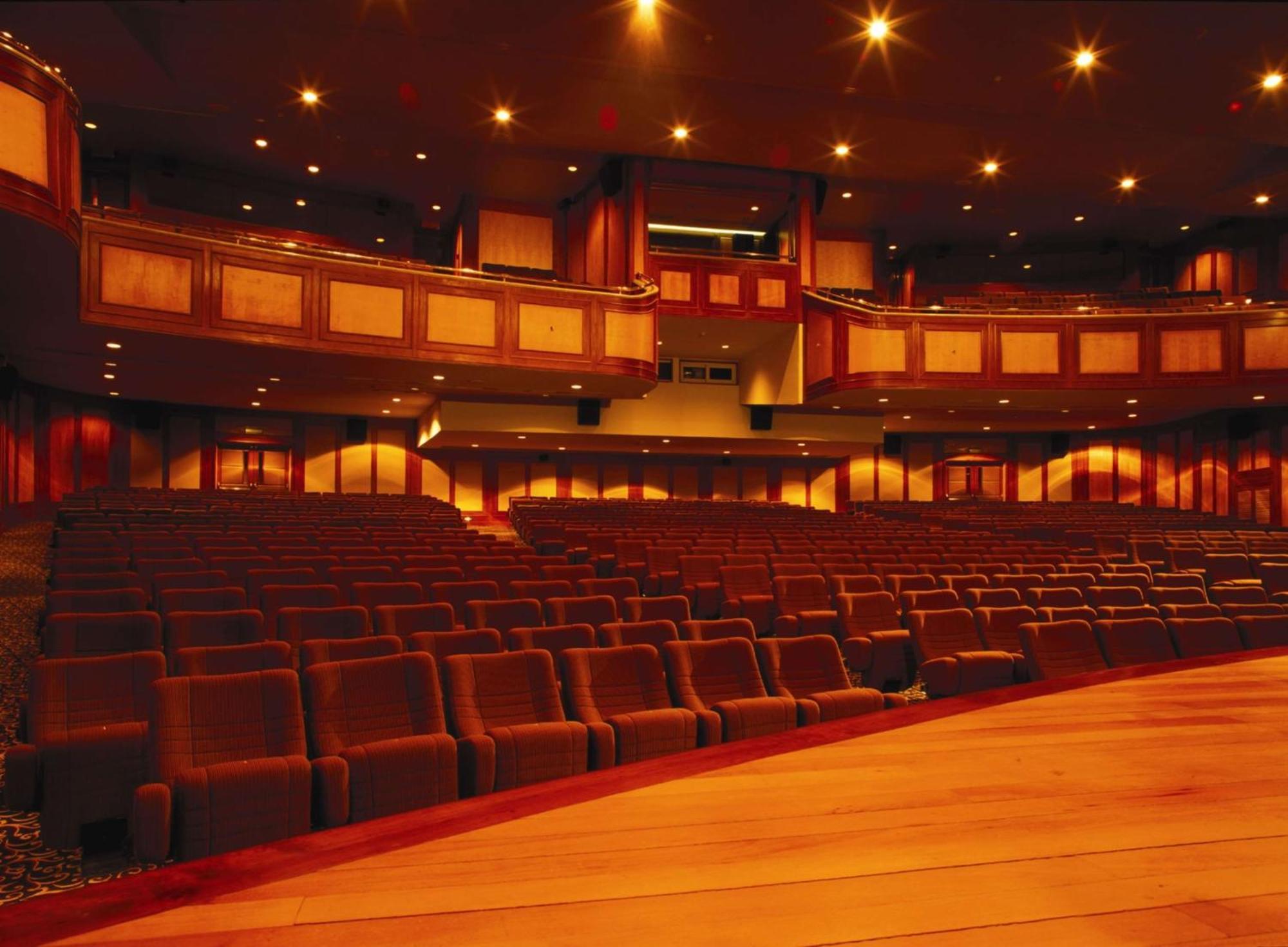 ホテル グランド ナイル タワー カイロ エクステリア 写真 The interior of the main theatre