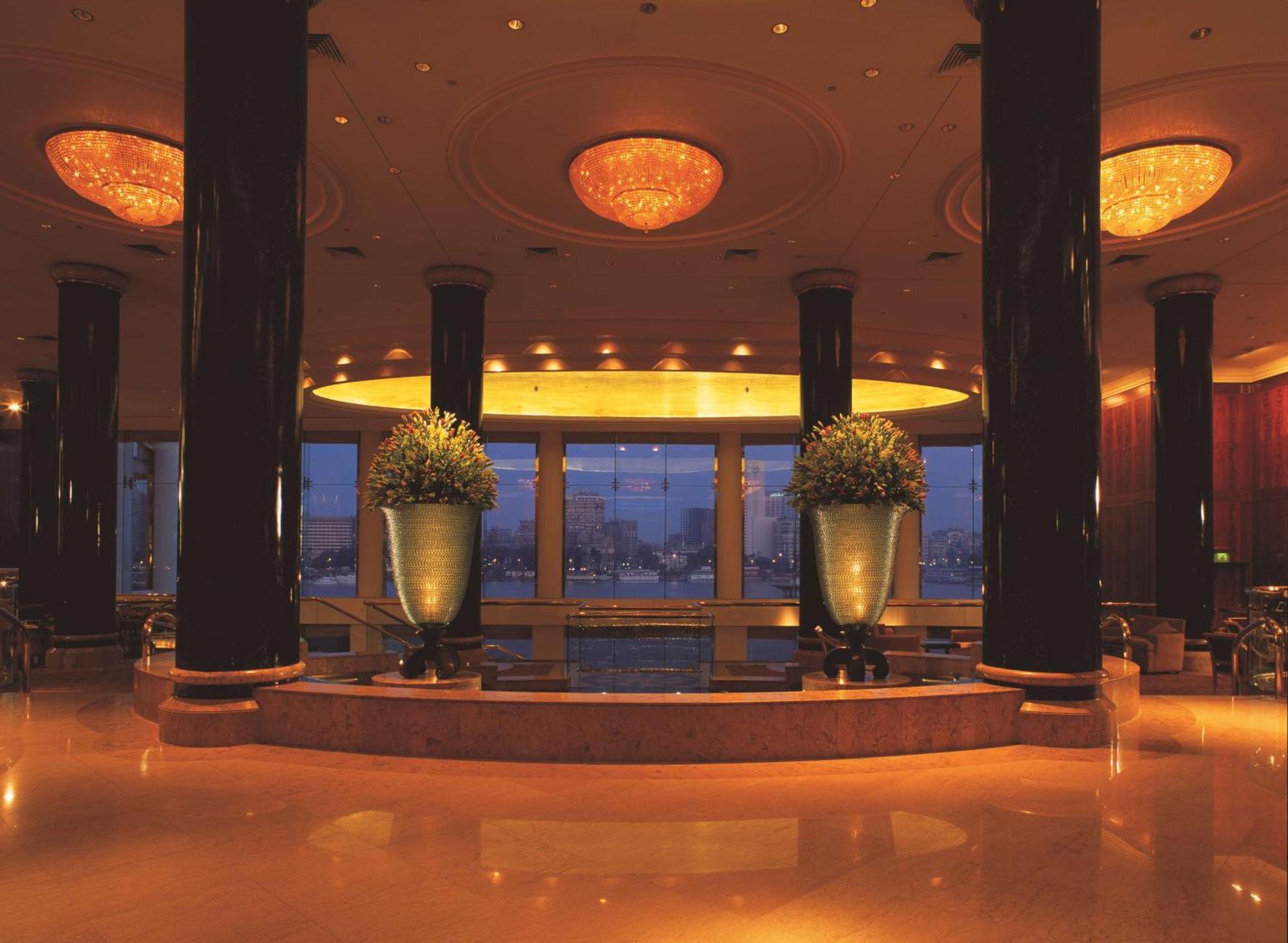 ホテル グランド ナイル タワー カイロ エクステリア 写真 The lobby of the hotel