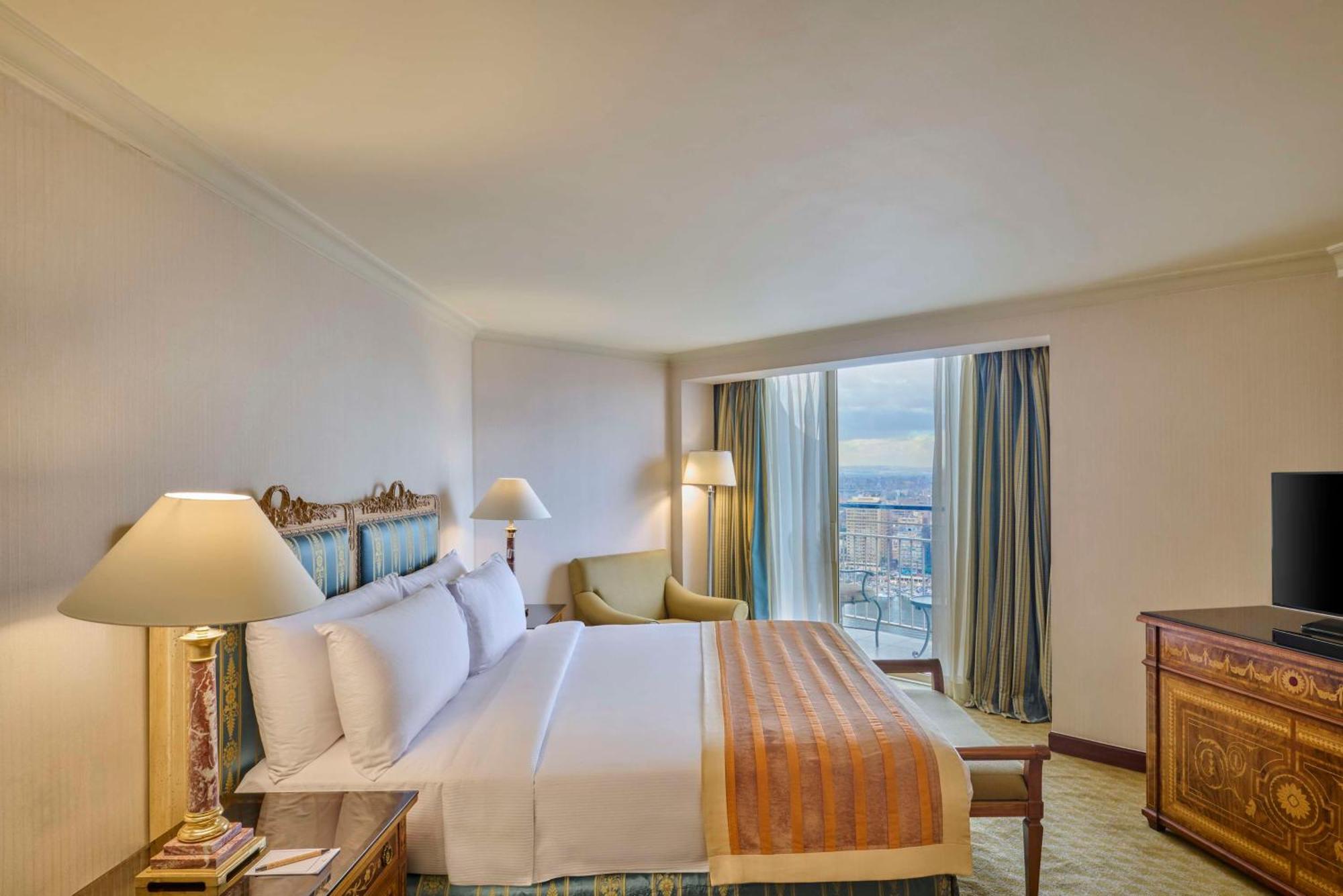 ホテル グランド ナイル タワー カイロ エクステリア 写真 A bedroom at the hotel