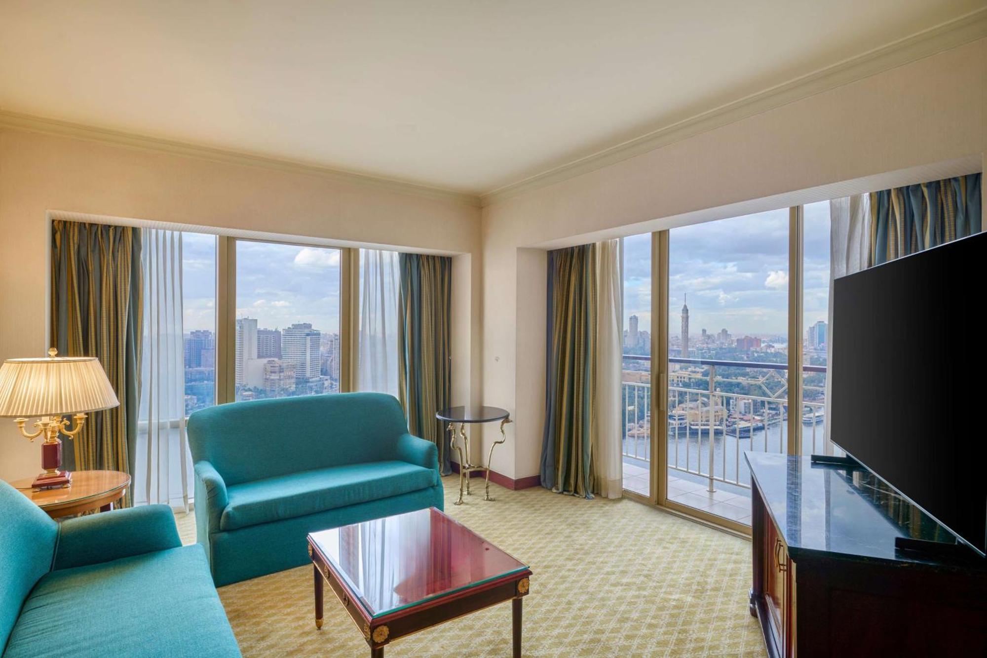 ホテル グランド ナイル タワー カイロ エクステリア 写真 A suite at the hotel