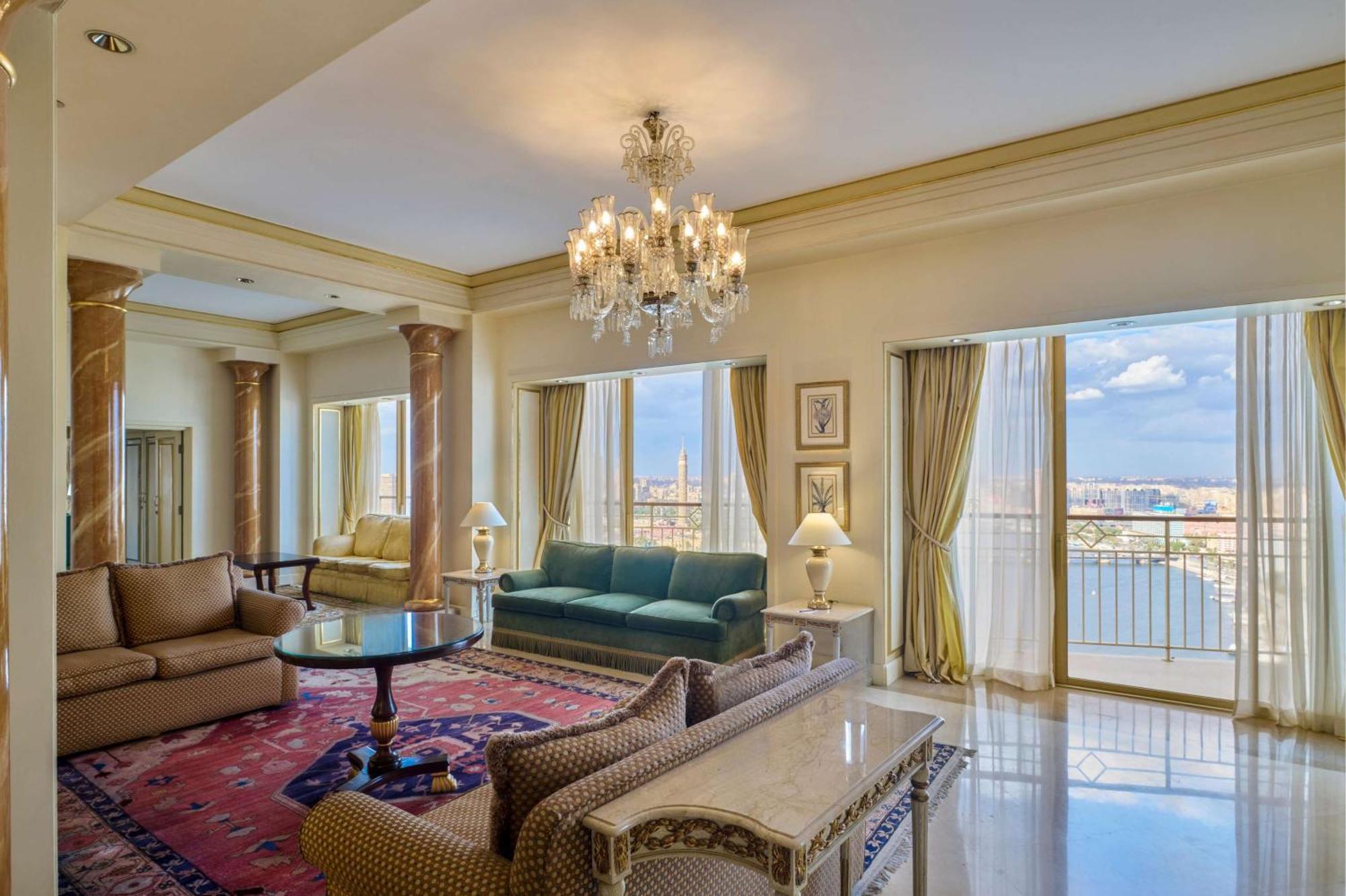 ホテル グランド ナイル タワー カイロ エクステリア 写真 A suite at the Four Seasons Hotel