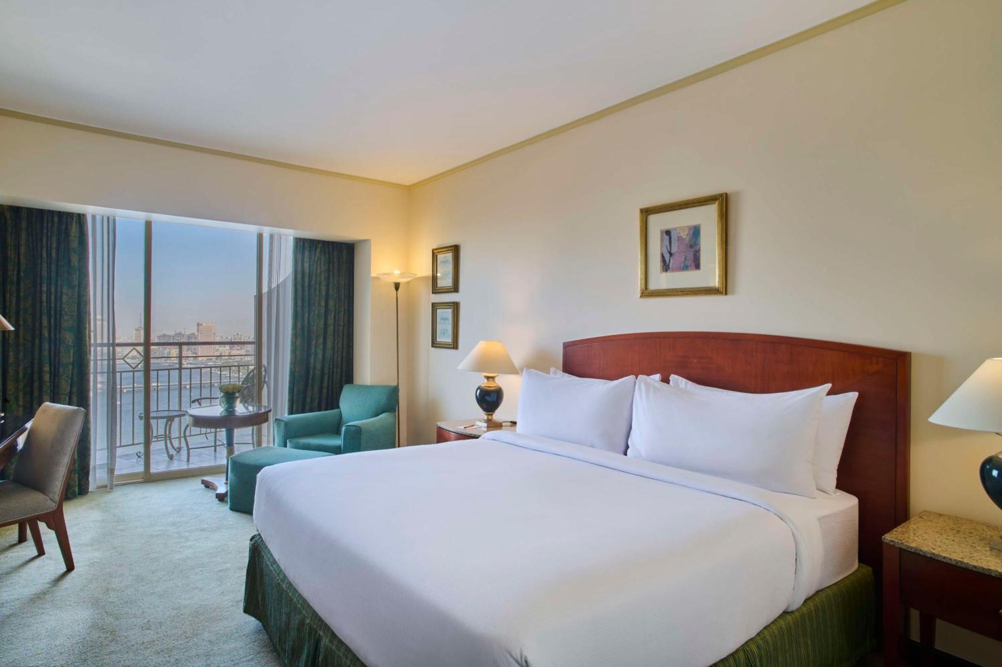 ホテル グランド ナイル タワー カイロ エクステリア 写真 A room at the hotel